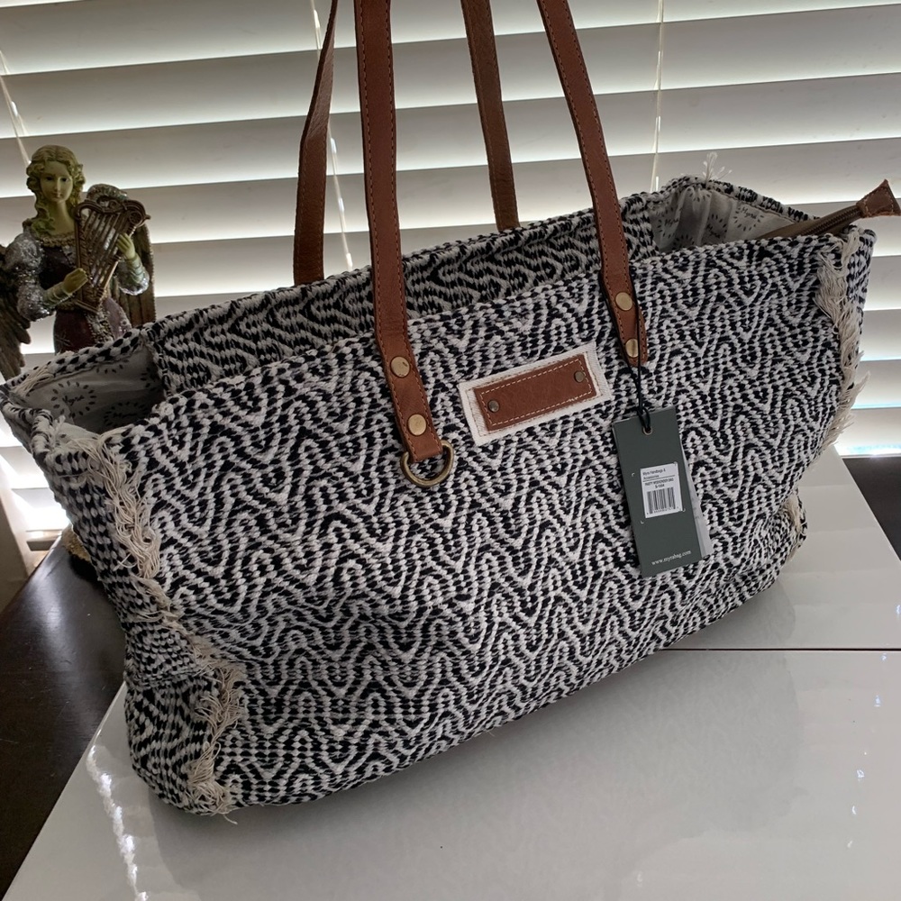 NWT BEAUTIFUL PAT WEEKENDER HANDBAG - Picture 2 of 7